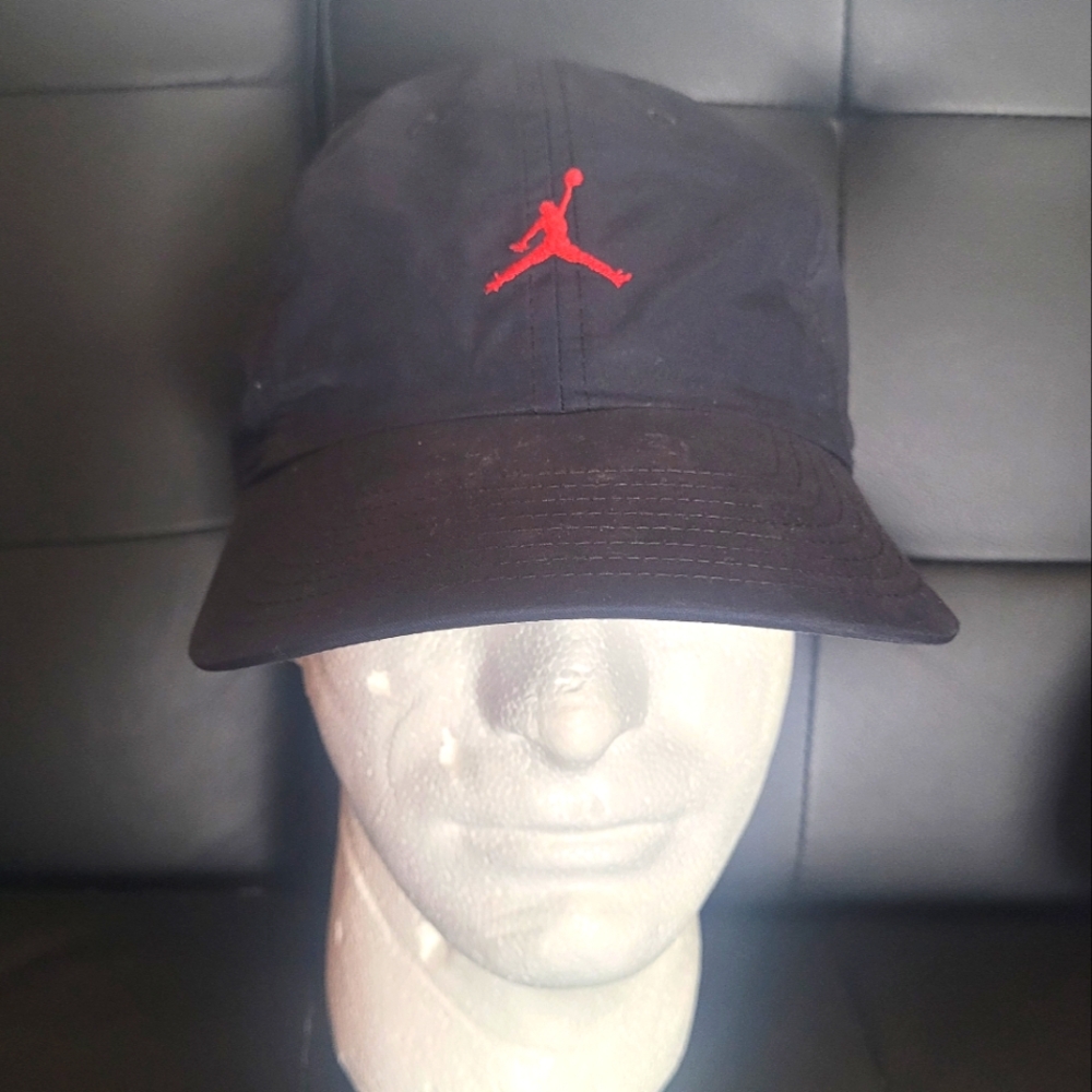 Adjustable black and red Nike Michael Jordan hat